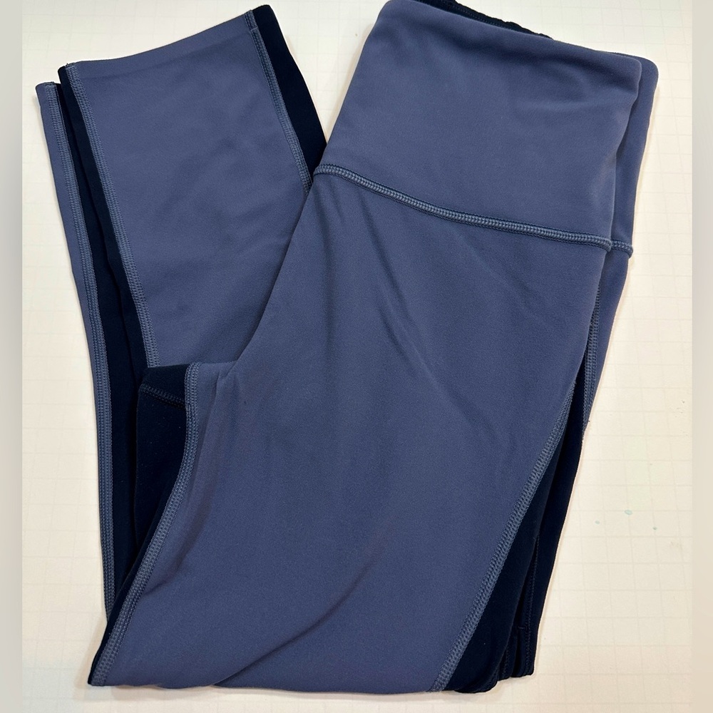 Athleta Horizon Scallop Capri Stormy Sky Small - Picture 2 of 12